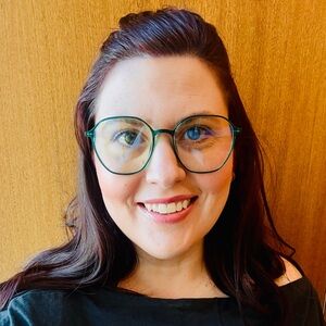 Meet your Posher, Caitlin